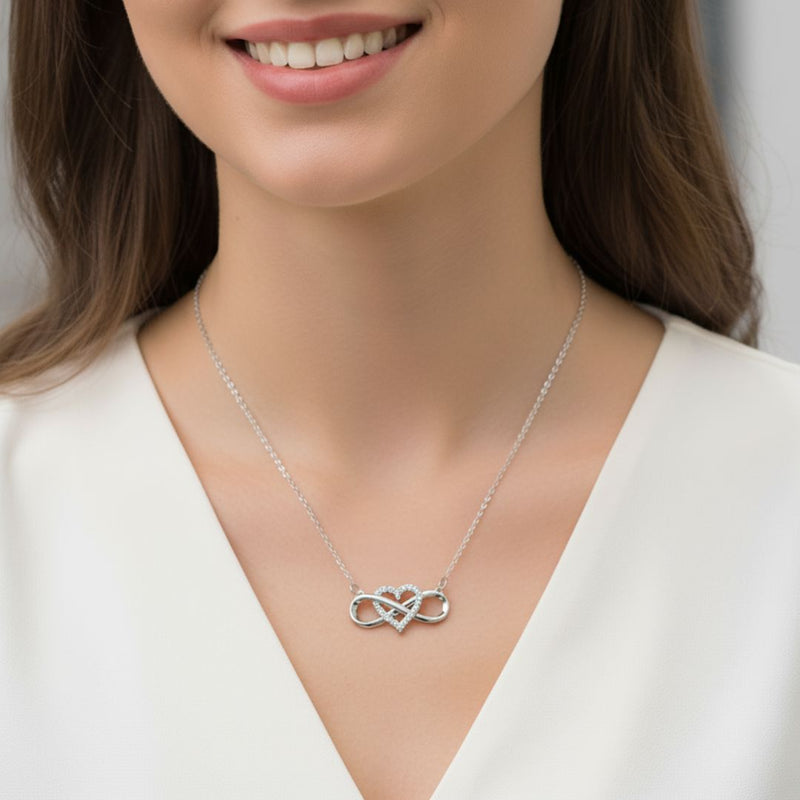 Infinity Love Kette – Ein Zeichen für ewige Liebe